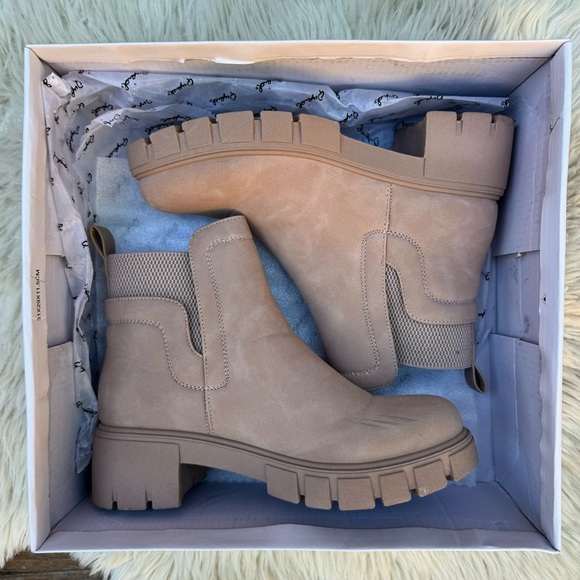 Qupid 💕 Dusty Pink Blush Lug Sole Ankle Faux Suede Fall Booties Womens Size 6 - Picture 13 of 15